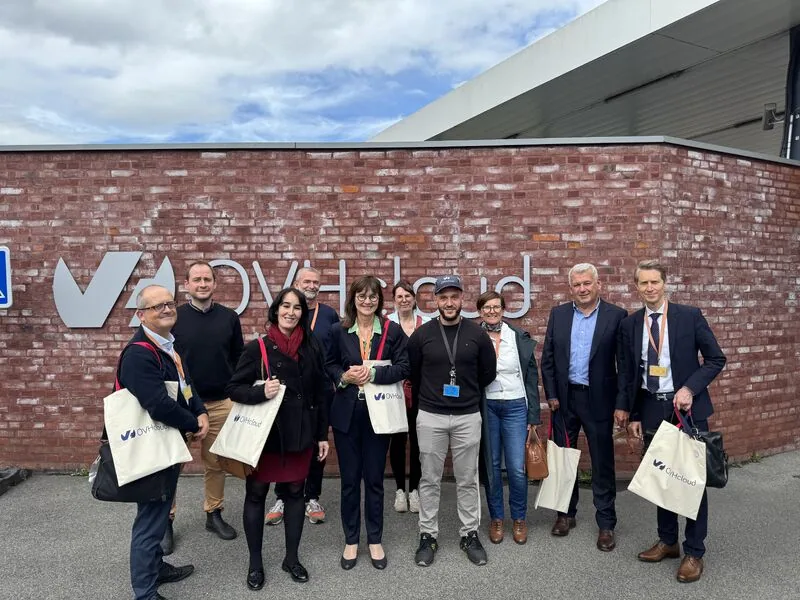 Visit to the OVHcloud data centre for the Orienter sans assigner project